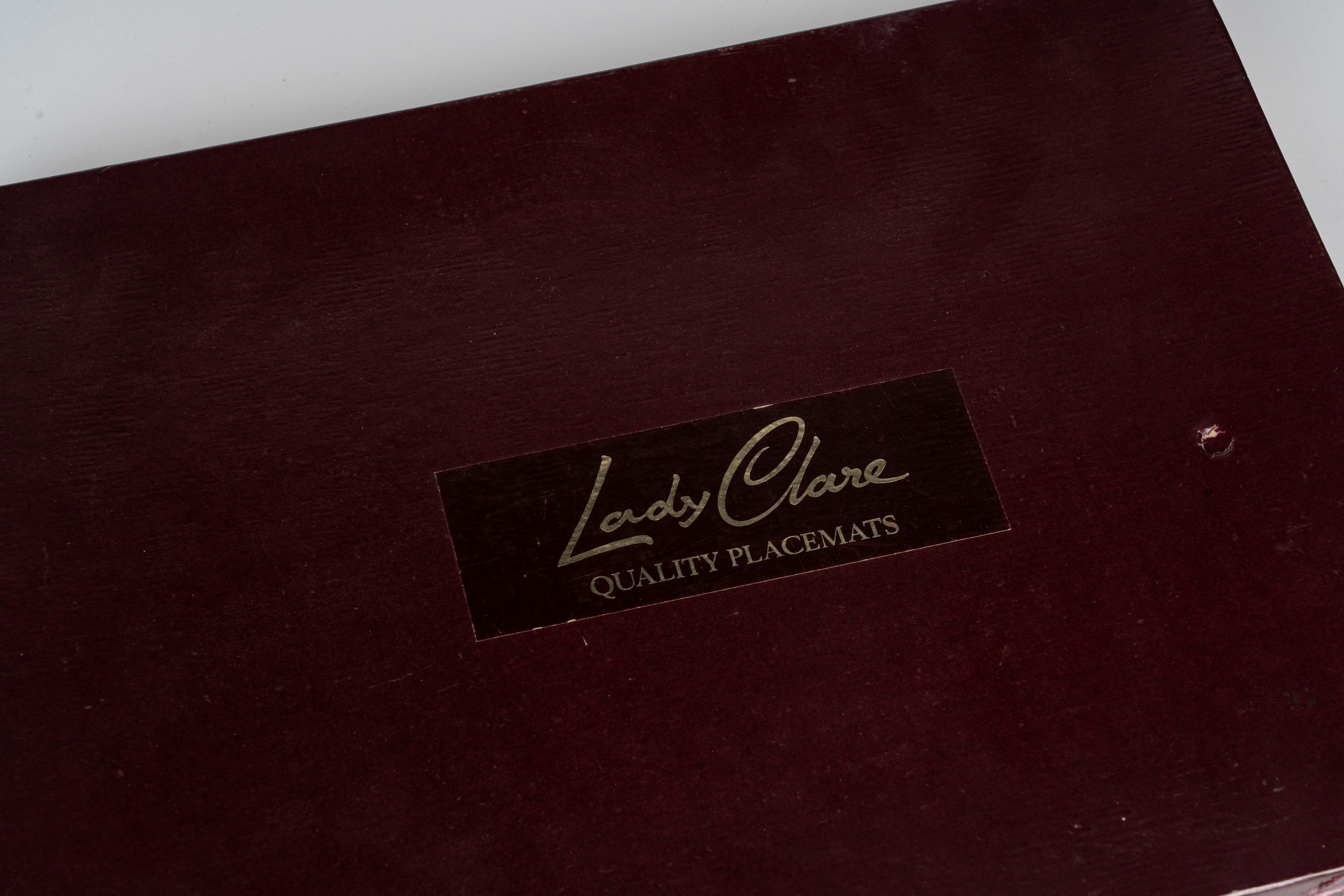 Servizio di tovagliette all'americana con sottopiatti cordinati