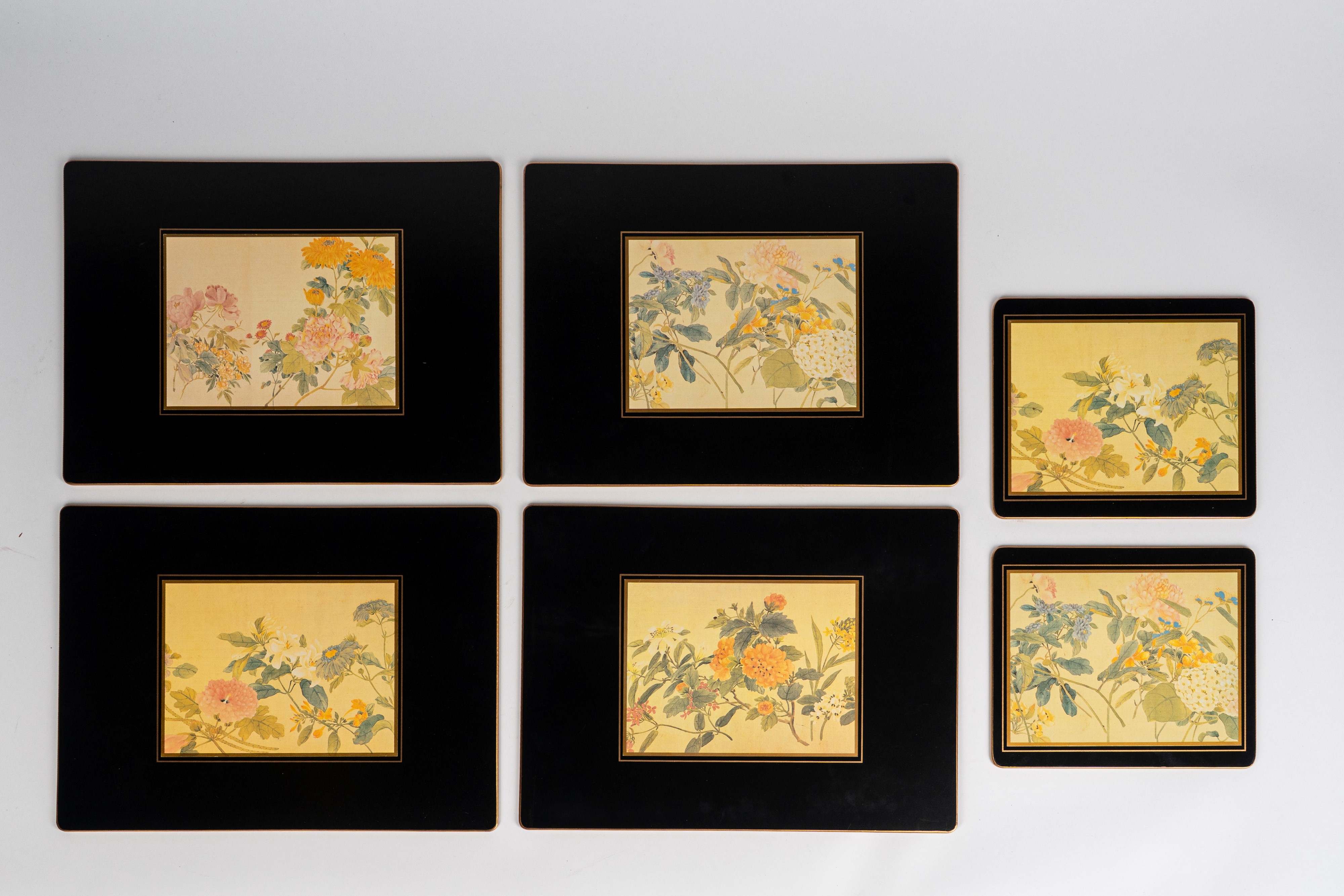 Servizio di tovagliette all'americana con sottopiatti cordinati