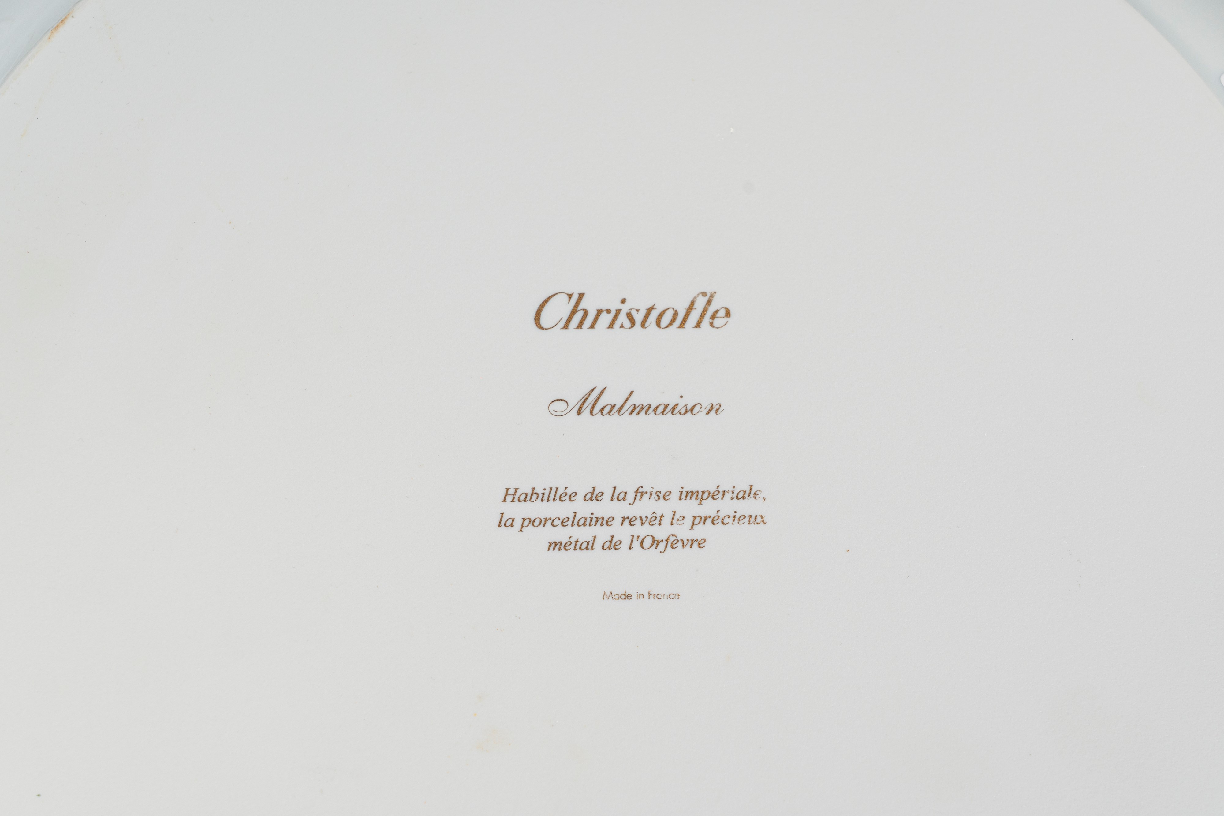 Servizio da dodici in porcellana Christofle, modello “Malmaison”, Francia, bordo in oro applicato...