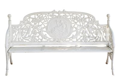 Elegante Panca da Giardino di Gusto Vittoriano in Ferro Laccato Bianco.