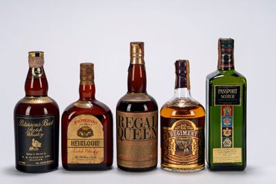 Selezione di Whisky: Heirloom 10 Year Old, Old Reserve Paterson's Best Scotch, Regal Queen Blende...