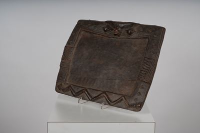 Vassoio da cerimonia in legno a patina scura, rettangolare