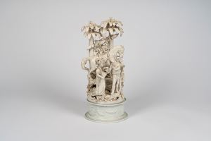 Gruppo in terraglia smaltata bianca raffigurante scena galante in un giardino con cavallo e gioane destriero. Manifattura veneta, secolo XVIII-XIX