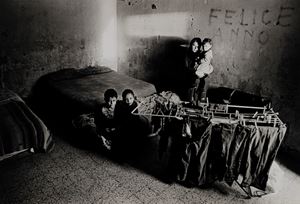 Napoli, senzatetto alloggiati nell'ex hotel "Tricarico" a Bagnoli