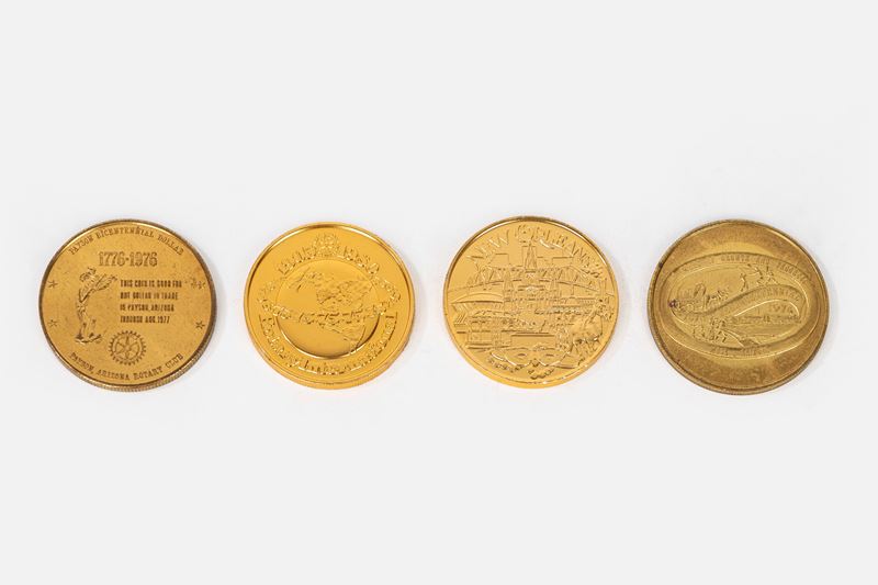 Lotto composto da quattro medaglie in metallo dorato