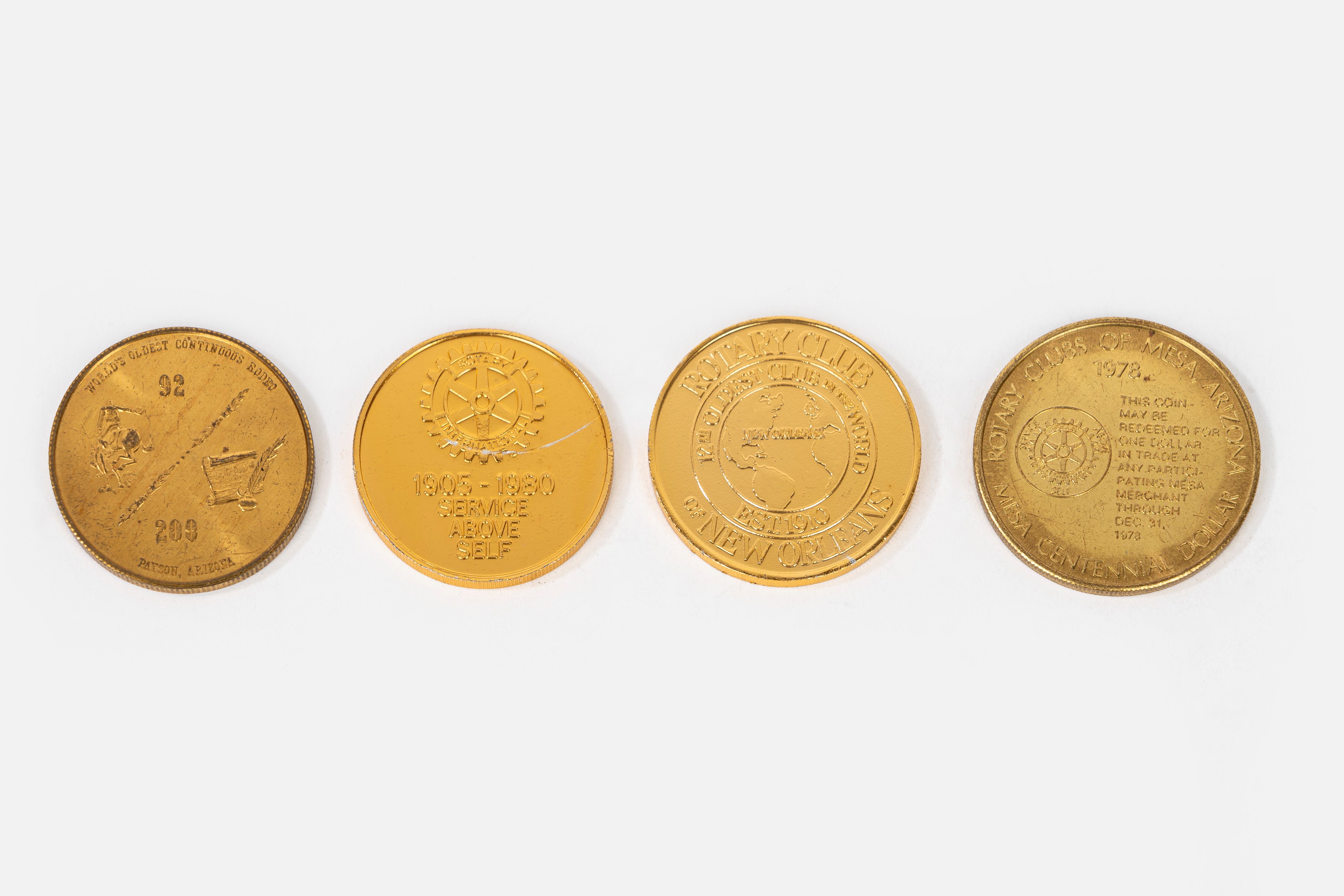 Lotto composto da quattro medaglie in metallo dorato