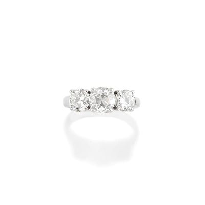Anello trilogy in oro bianco 18k con diamante taglio Old European e due diamanti taglio brillante