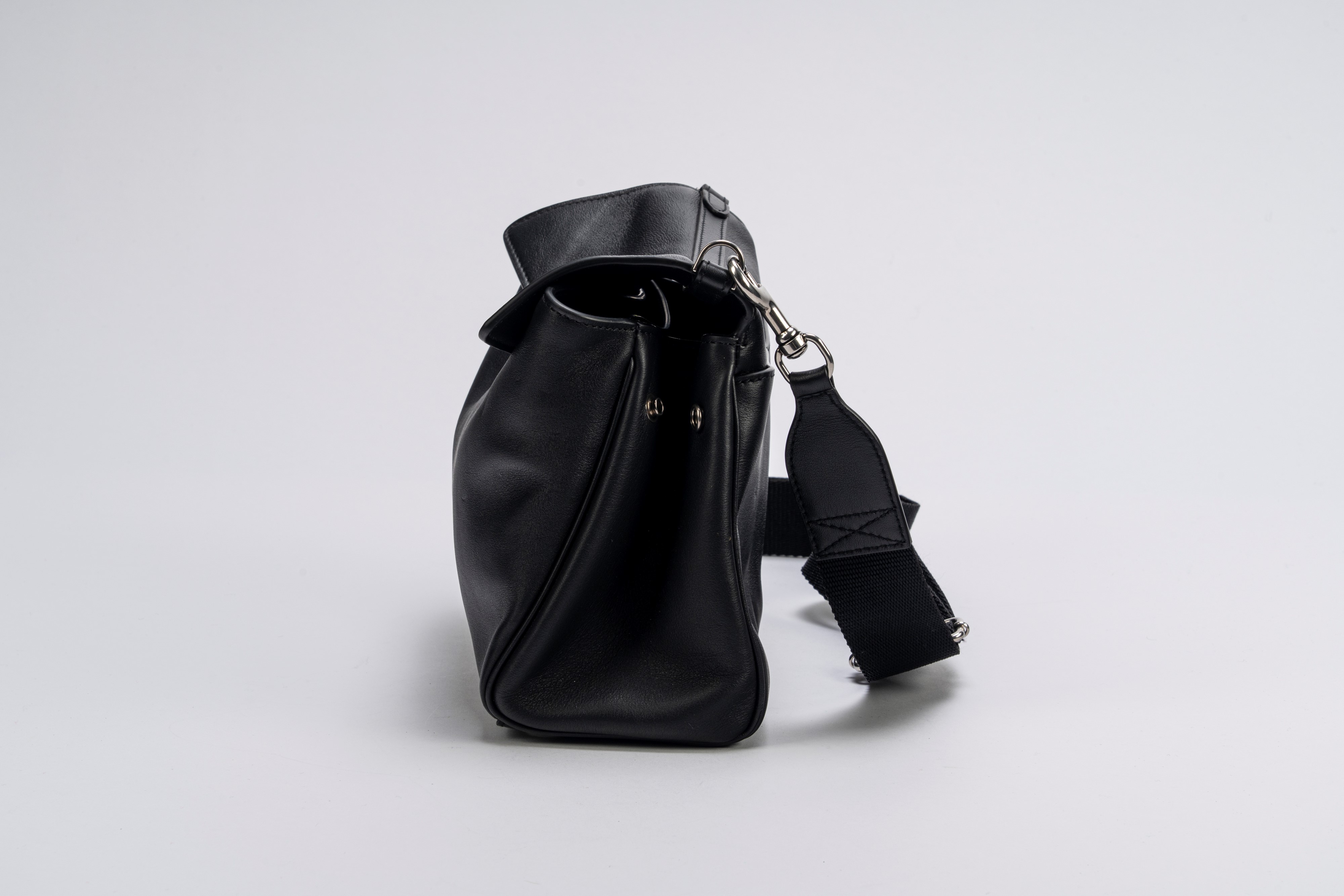 Balenciaga - Borsa Rodeo Messenger in pelle nera con tracolla regolabile