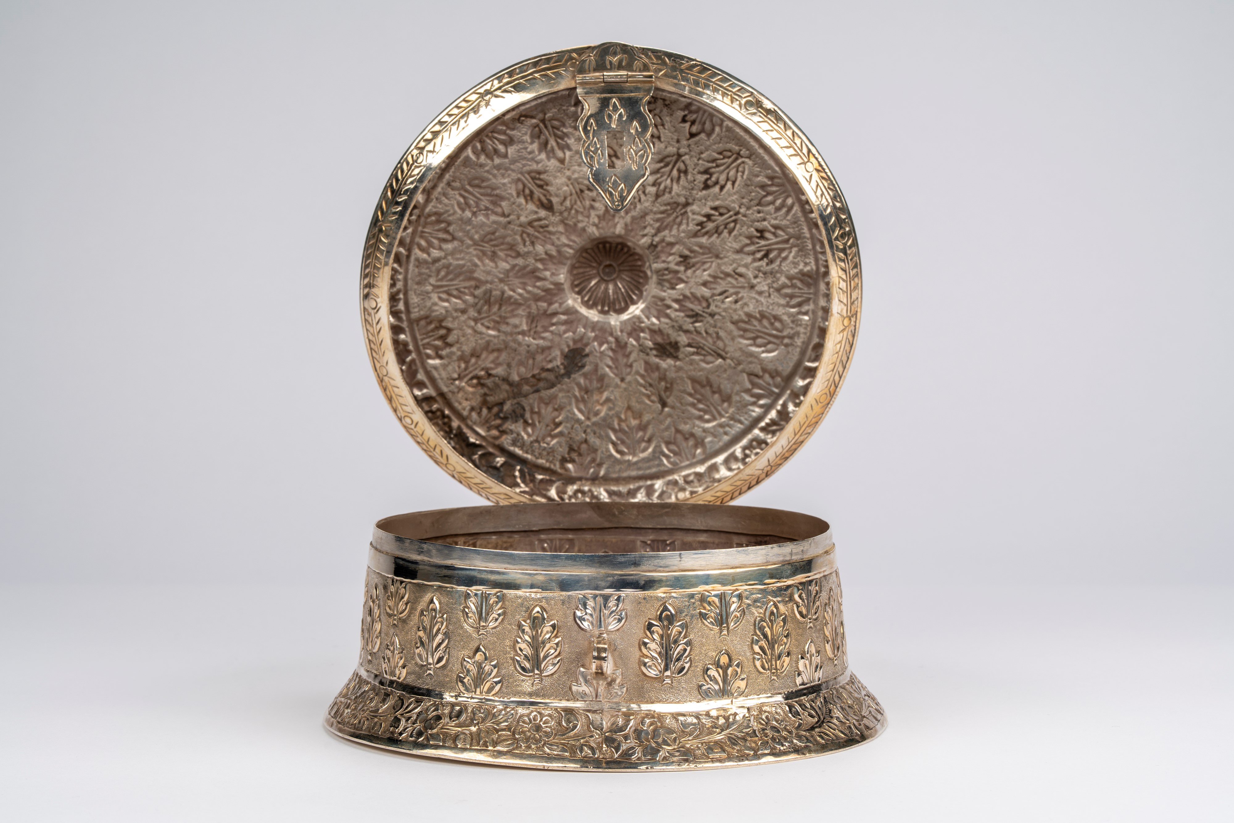 Scatola in argento 900, India, metà secolo XX