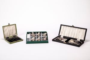 Set consisting of six place cards, six cocktail skewers with cockerel ends and a pair of salad servers