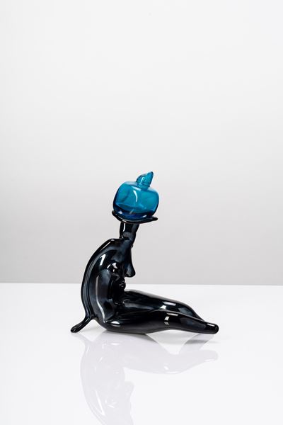 Figurina “Acquaiola” (modello Venini), vetro nero e vetro trasparente (acqua-mare), 1993