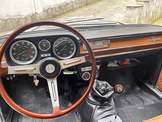 Giulia 1600 Biscione