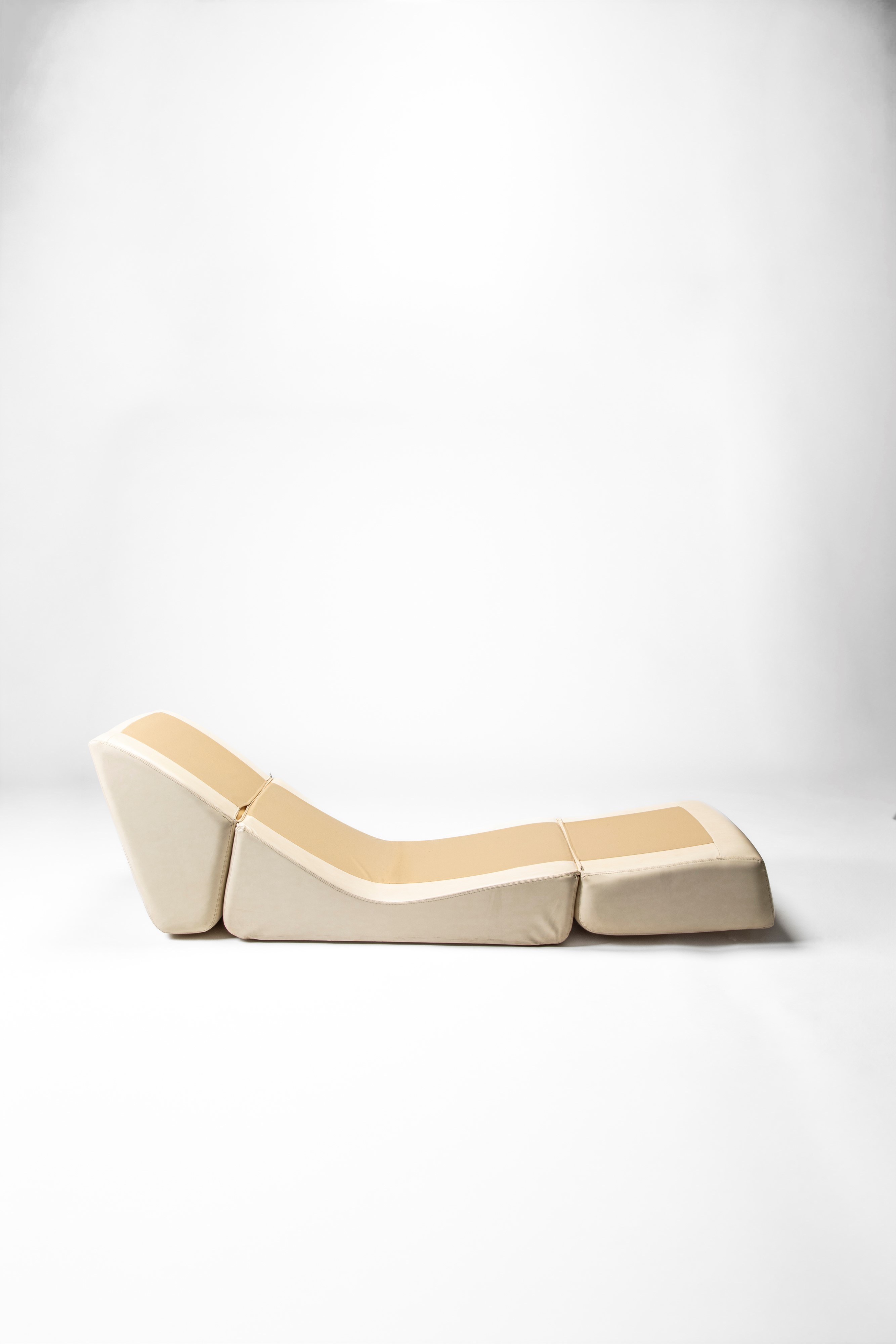 Jonathan De Pas, Donato D'urbino, Paolo Lomazzi - Poltrona modello 'Galeotta', 1968, tessuto e le...