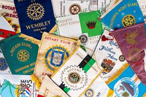 Serie di gagliardetti rotariani di diverse nazioni europee