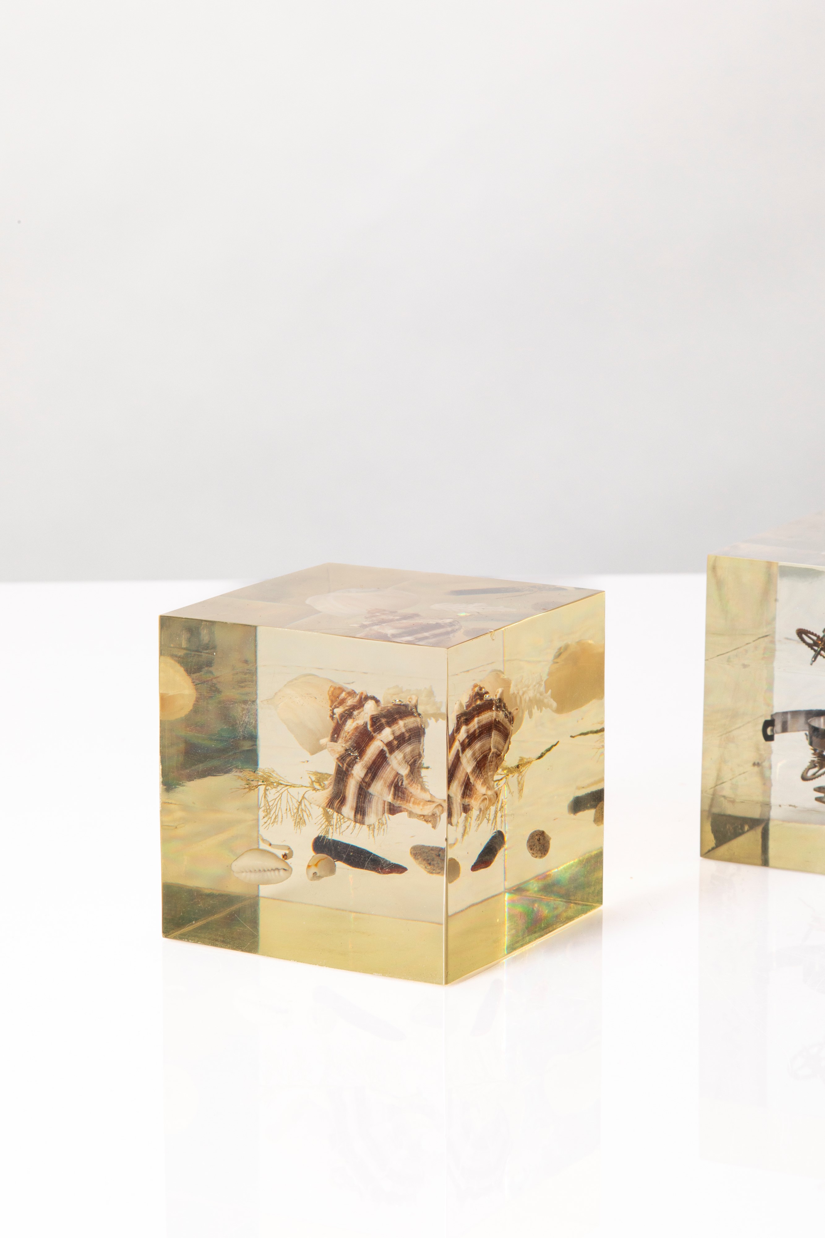 Coppia di sculture cubiche