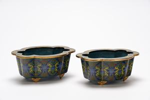 Coppia di fioriere da tavolo in smalto cloisonn&eacute;, Cina, fine secolo XIX