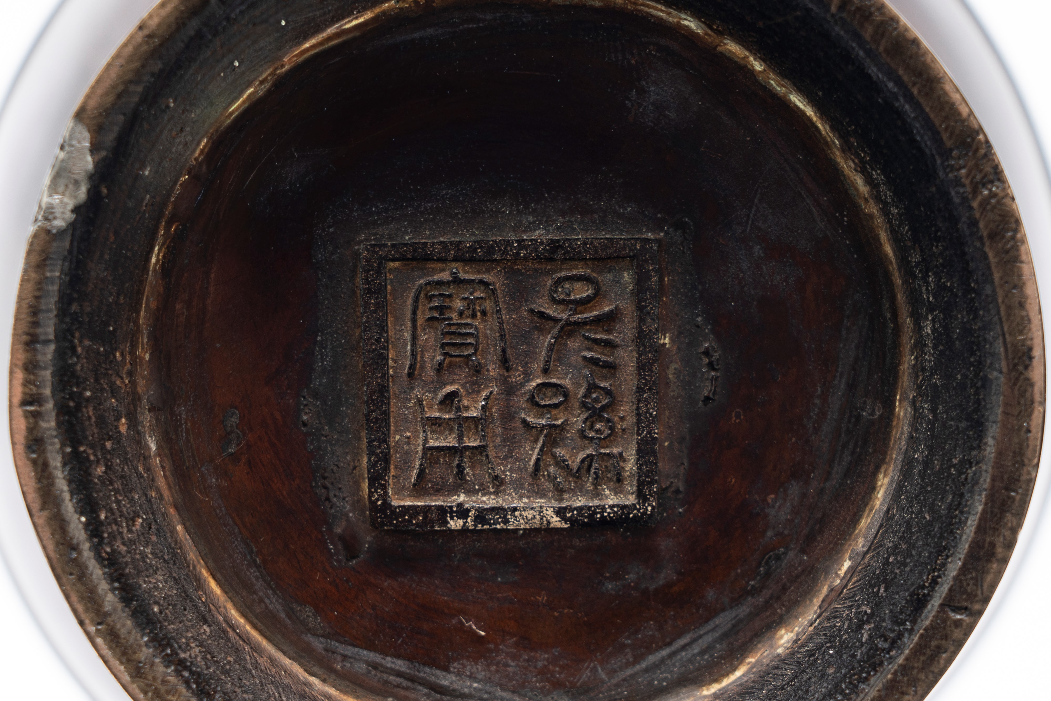 Coppia di vasi a balaustro in bronzo e smalti cloisonné Cina, fine XIX secolo / inizi XX secolo