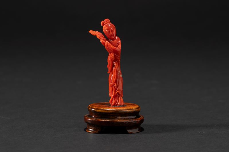 Scultura in corallo rosso, raffigurante Guanyin, Cina