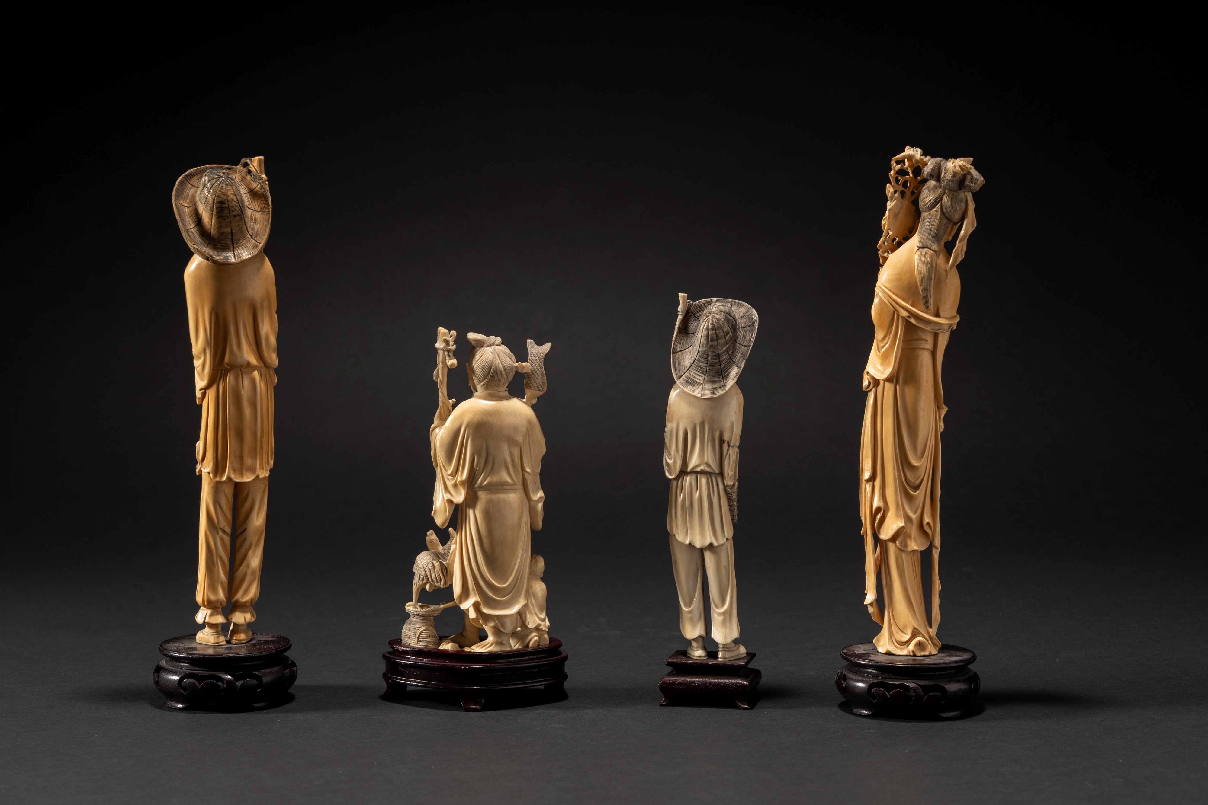 Quattro sculture in avorio, Cina, Tarda dinastia QIng / Periodo della Repubblica