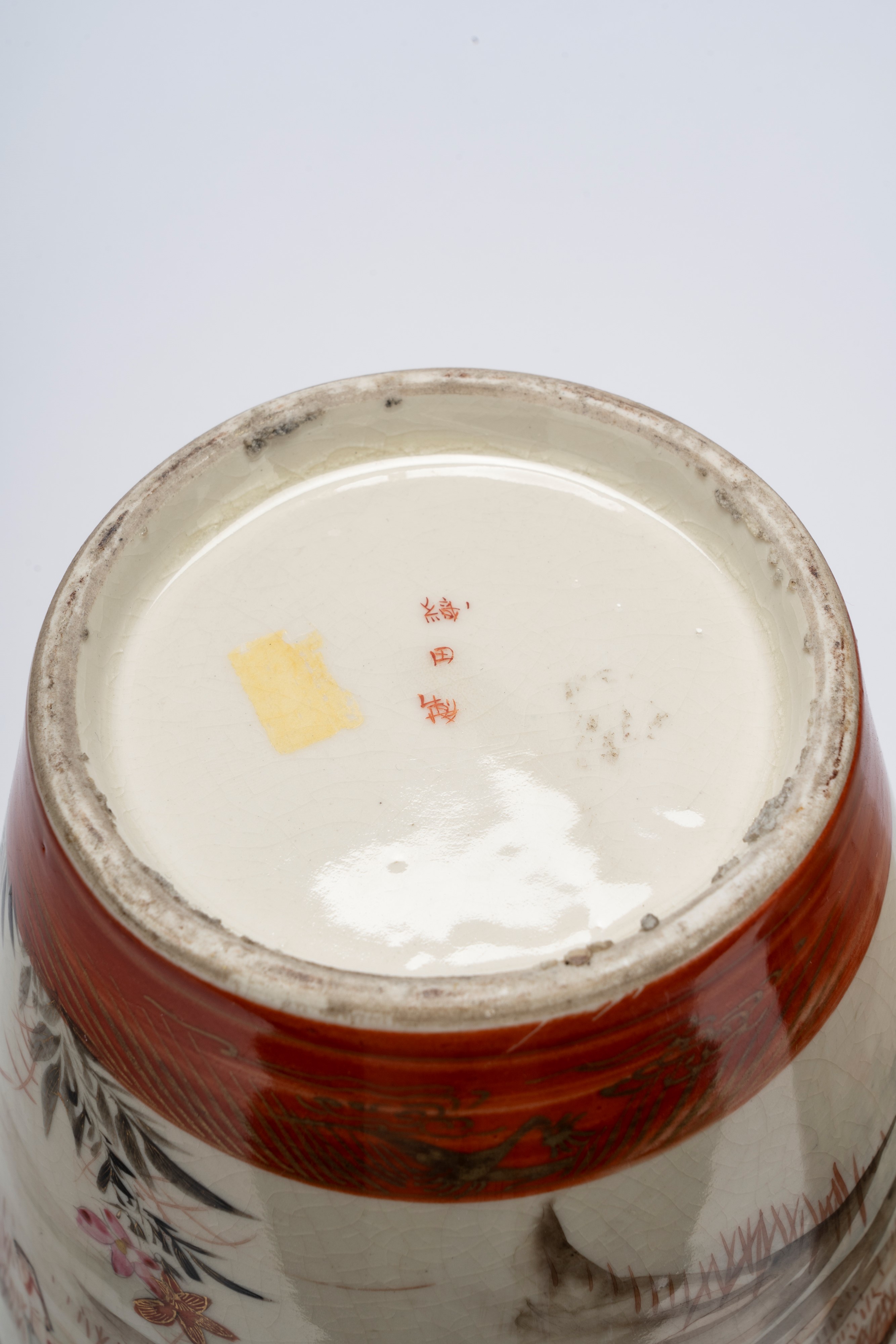 Elegante coppia vasi in porcellana, Giappone, periodo Meiji