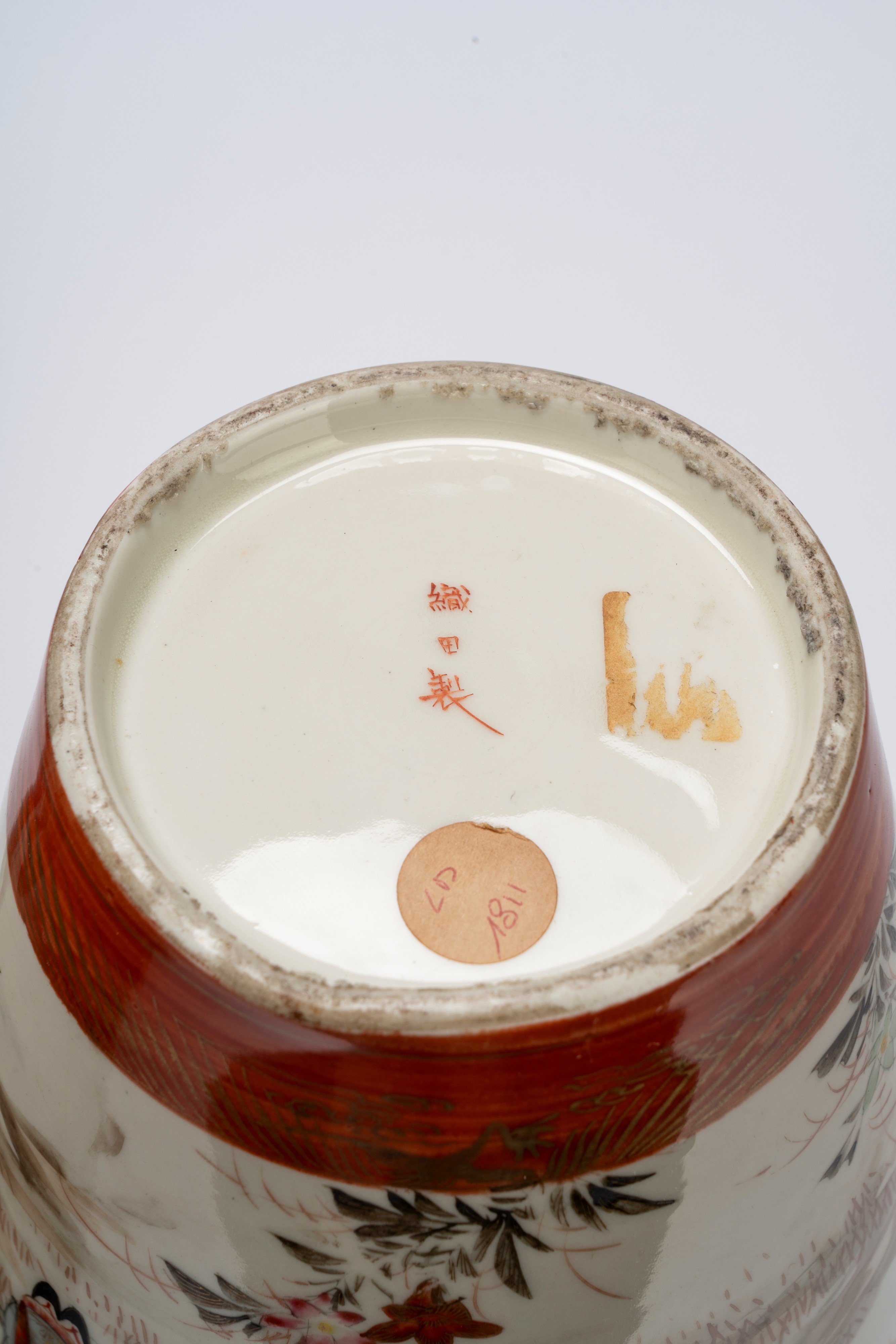 Elegante coppia vasi in porcellana, Giappone, periodo Meiji