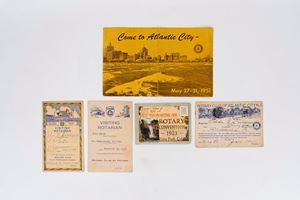 Insieme di tessere Visiting Rotarian di diversi club internazionali