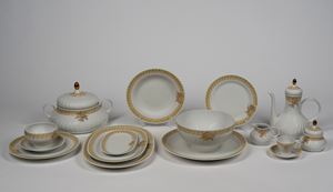 Servizio in porcellana da dodici con decoro dorato, Hutshenreuter, Germany
