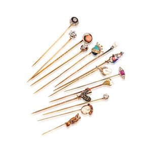 Lot of fourteen pins