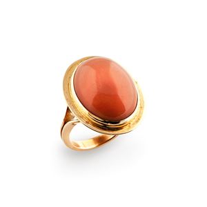 Ring with coral 