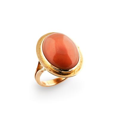 Anello con corallo, oro giallo 18k