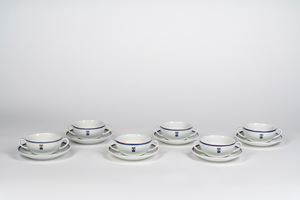 Servizio di sei coppette da consomm&eacute; con relativi piattini