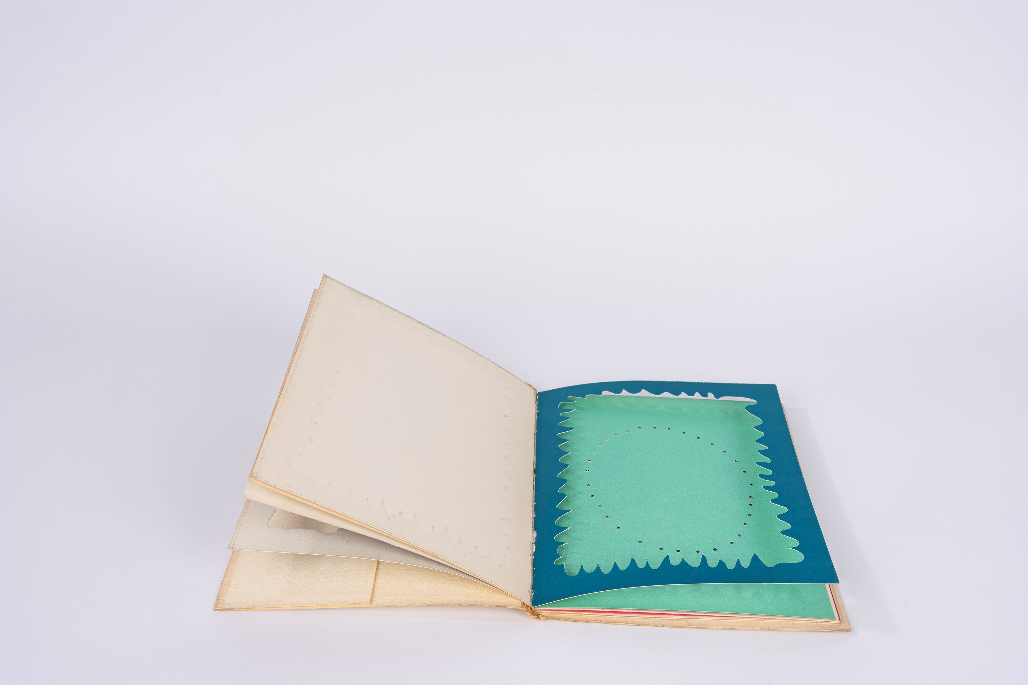 Lucio Fontana - Catalogo della mostra “alla Galleria Iolas” con quattro teatrini, 1967