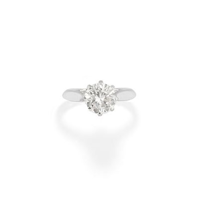 Anello solitario in oro bianco 18k con diamante taglio brillante