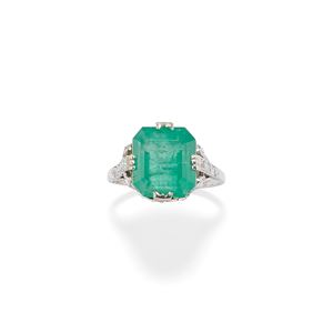 Anello con smeraldo 