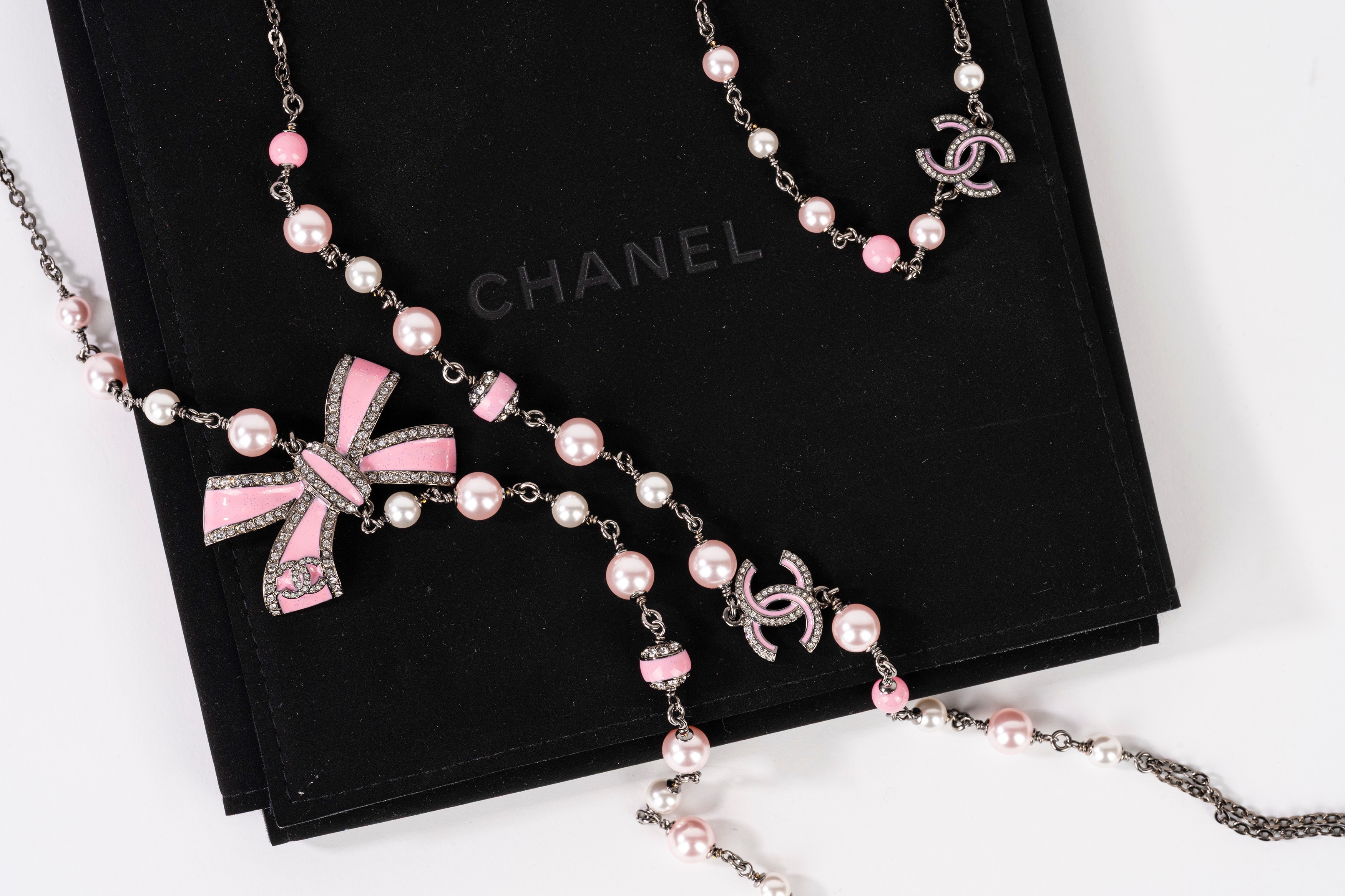 Lotto composto da due collane