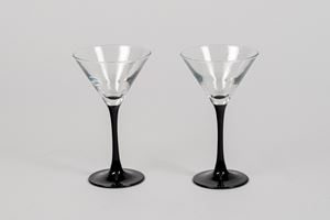 Coppia di calici da cocktail in vetro di Murano incolore con stelo e base color nero, secolo XX