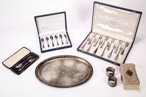 Lotto di oggetti da tavola