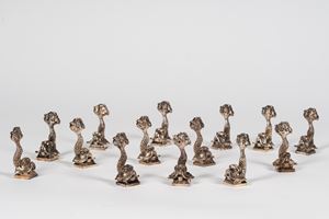 Christofle, France. Quattordici segnaposto a foggia di delfini