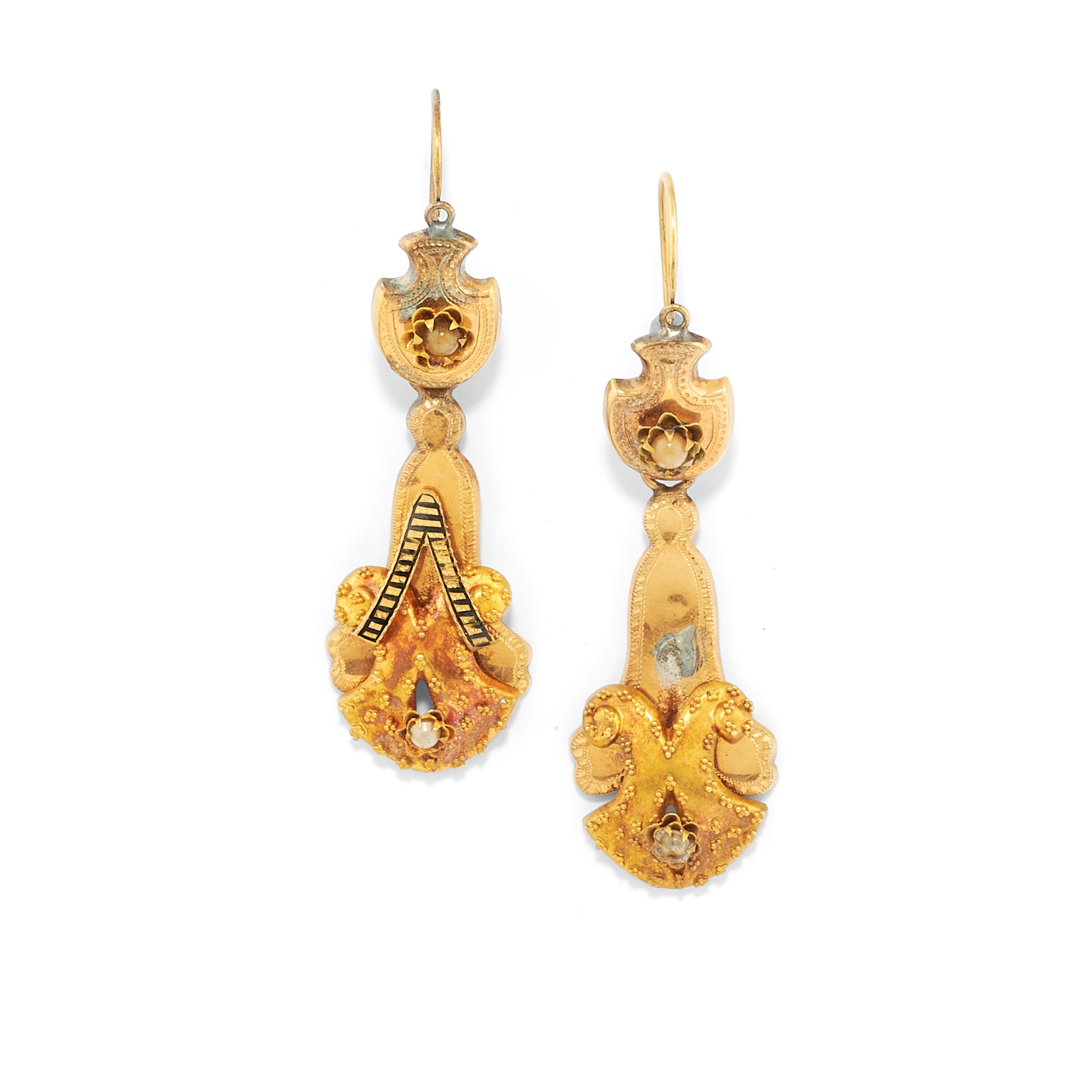 Demi-parure in oro giallo 18k con perle e smalti neri, fine XIX-inizi XX