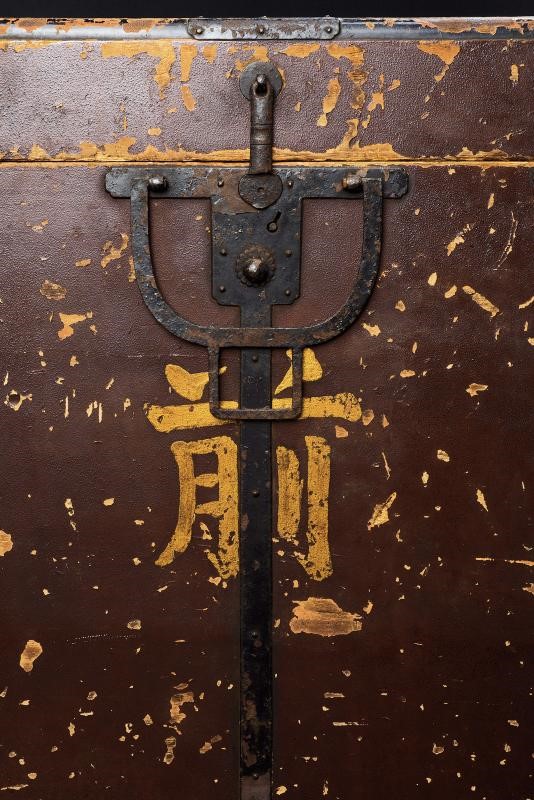 Imponente tosei-gusoku (armatura da samurai) in lacca rossa