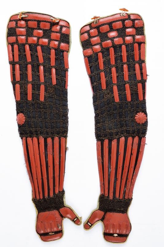 Imponente tosei-gusoku (armatura da samurai) in lacca rossa