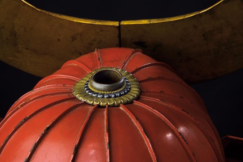 Imponente tosei-gusoku (armatura da samurai) in lacca rossa