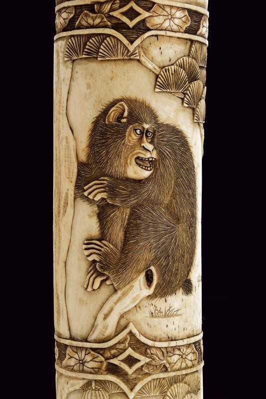 Tanto in bellissima montatura d'osso