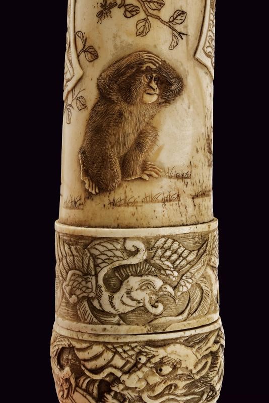 Tanto in bellissima montatura d'osso