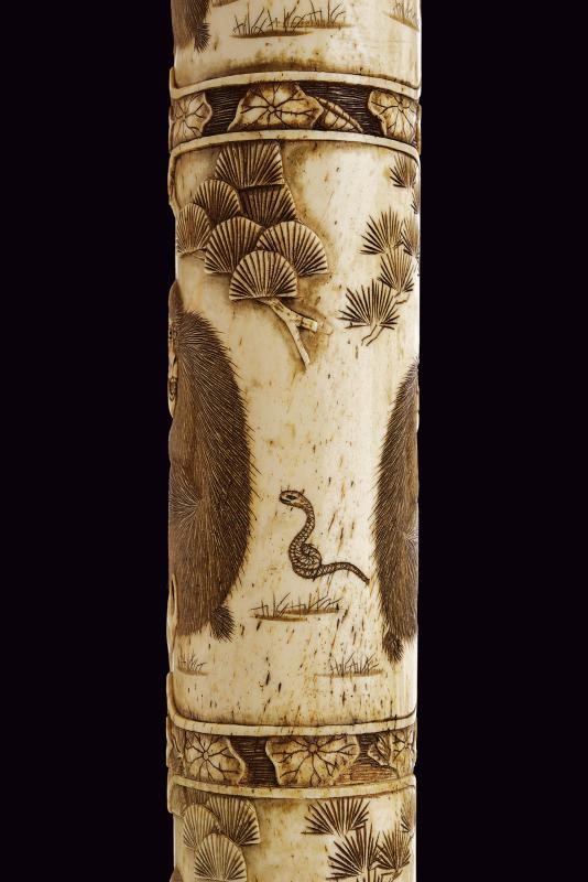 Tanto in bellissima montatura d'osso