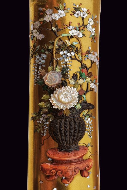 Magnifico Koshirae per Tanto in lacca dorata con decorazione Shibayama