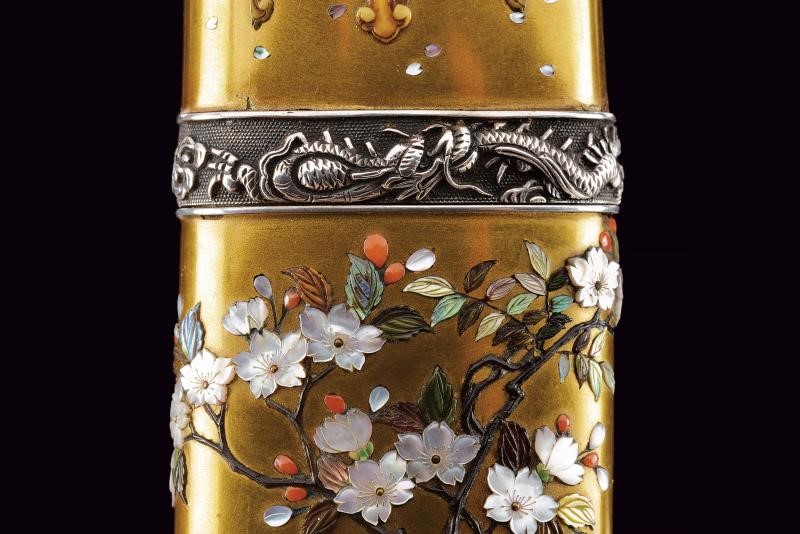 Magnifico Koshirae per Tanto in lacca dorata con decorazione Shibayama