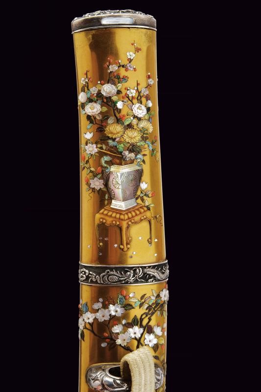 Magnifico Koshirae per Tanto in lacca dorata con decorazione Shibayama