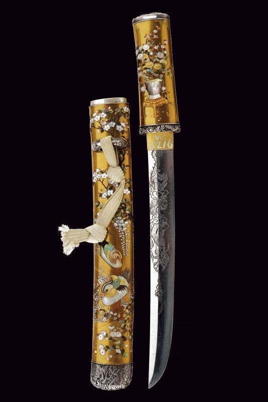 Magnifico Koshirae per Tanto in lacca dorata con decorazione Shibayama