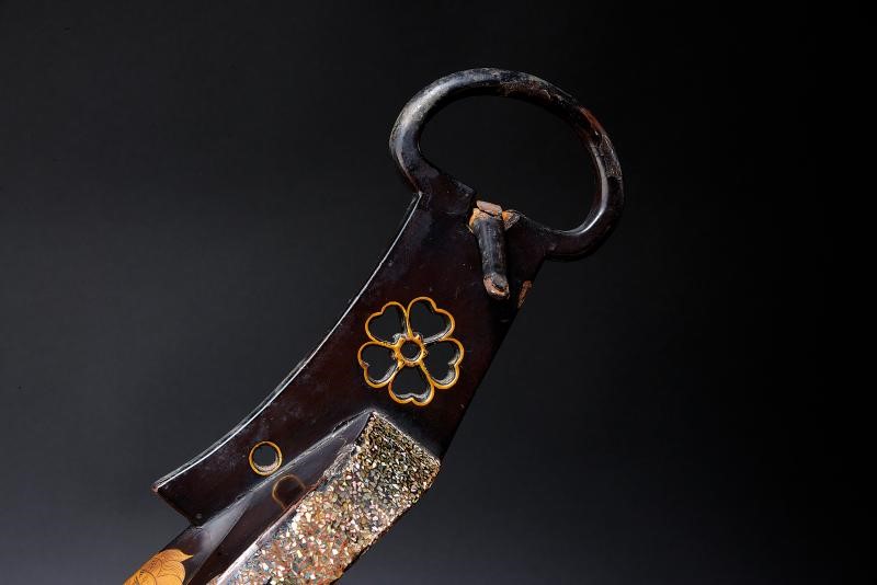 Paio di Abumi (staffe) con decoro A-un-shishi